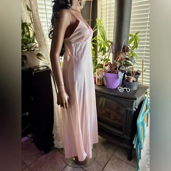 Vintage 1970s Lov’Lee Light Pink Nightgown with Crochet Butterfly (S) - Picture 3 of 13